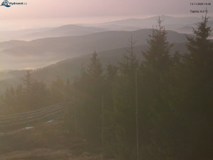 Město Rokytnice nad Jizerou - Lysá hora, pohled na západ - 13.11.2025 v 15:45