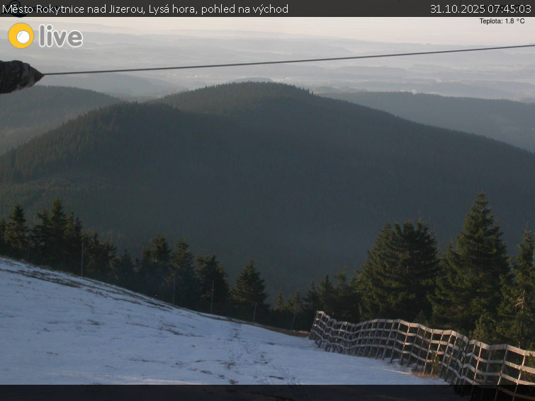 Město Rokytnice nad Jizerou - Lysá hora, pohled na východ - 31.10.2025 v 07:45 Město Rokytnice nad Jizerou - Lysá hora, pohled na východ - 31.10.2025 v 07:45
