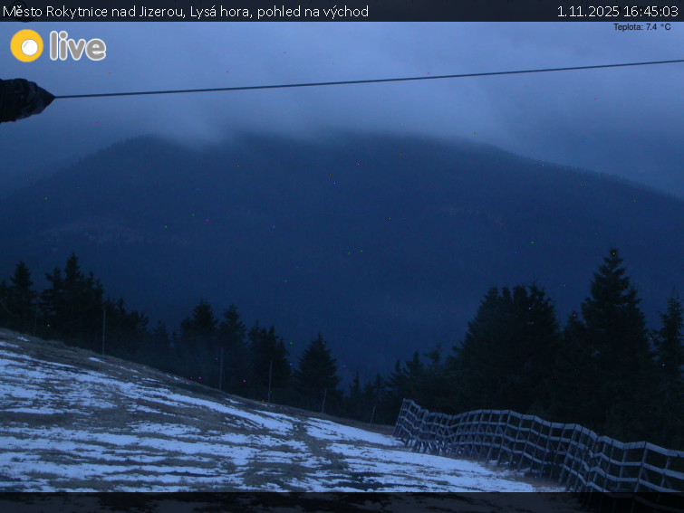 Město Rokytnice nad Jizerou - Lysá hora, pohled na východ - 1.11.2025 v 16:45 Město Rokytnice nad Jizerou - Lysá hora, pohled na východ - 1.11.2025 v 16:45