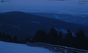 Město Rokytnice nad Jizerou - Lysá hora, pohled na východ - 22.1.2026 v 07:15 Město Rokytnice nad Jizerou - Lysá hora, pohled na východ - 22.1.2026 v 07:15