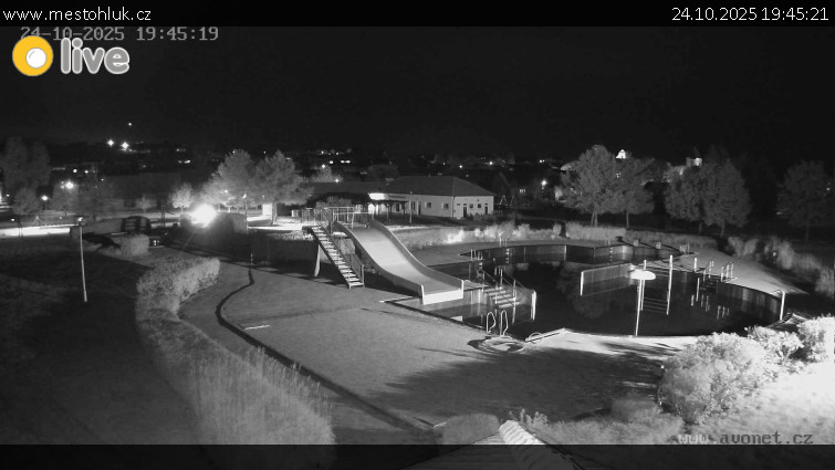 Koupaliště Hluk - Koupaliště Hluk - 24.10.2025 v 19:45 Koupaliště Hluk - Koupaliště Hluk - 24.10.2025 v 19:45