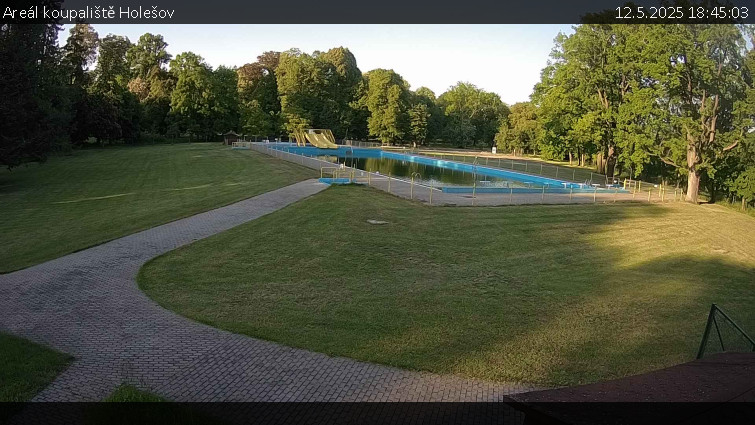Zámecké koupaliště Holešov - Areál koupaliště Holešov - 12.5.2025 v 18:45 Zámecké koupaliště Holešov - Areál koupaliště Holešov - 12.5.2025 v 18:45