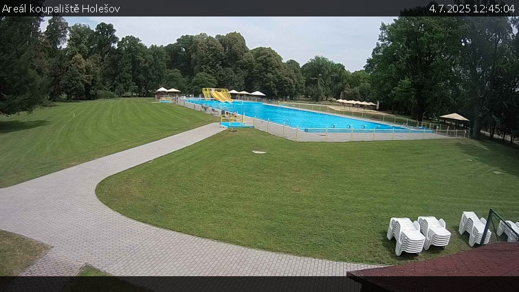 Zámecké koupaliště Holešov - Areál koupaliště Holešov - 4.7.2025 v 12:45 Zámecké koupaliště Holešov - Areál koupaliště Holešov - 4.7.2025 v 12:45