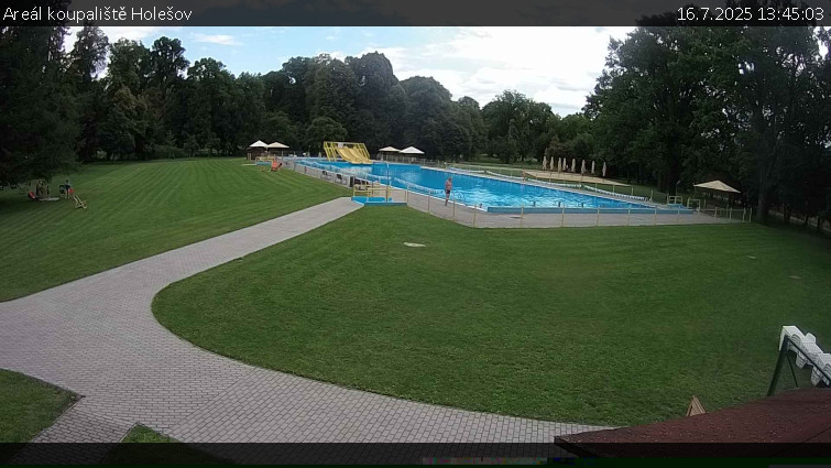 Zámecké koupaliště Holešov - Areál koupaliště Holešov - 16.7.2025 v 13:45 Zámecké koupaliště Holešov - Areál koupaliště Holešov - 16.7.2025 v 13:45