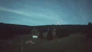 Skiareál Klínovec - Sjezdovka Pařezovka, lanovka CineStar Express - 26.6.2025 v 03:45