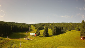 Skiareál Klínovec - Sjezdovka Pařezovka, lanovka CineStar Express - 26.6.2025 v 07:45