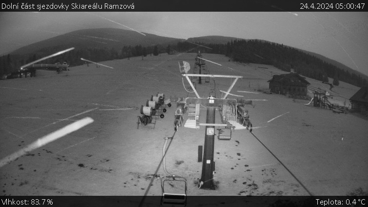 Skiarena R3 Ramzová - Dolní část sjezdovky Skiareálu Ramzová - 24.4.2024 v 05:00