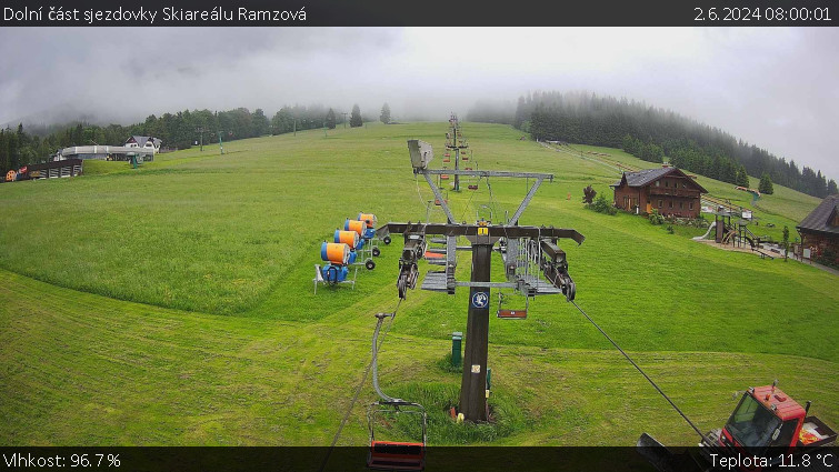 Skiarena R3 Ramzová - Dolní část sjezdovky Skiareálu Ramzová - 2.6.2024 v 08:00