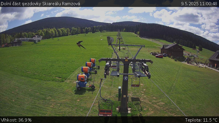 Skiarena R3 Ramzová - Dolní část sjezdovky Skiareálu Ramzová - 9.5.2025 v 11:00 Skiarena R3 Ramzová - Dolní část sjezdovky Skiareálu Ramzová - 9.5.2025 v 11:00