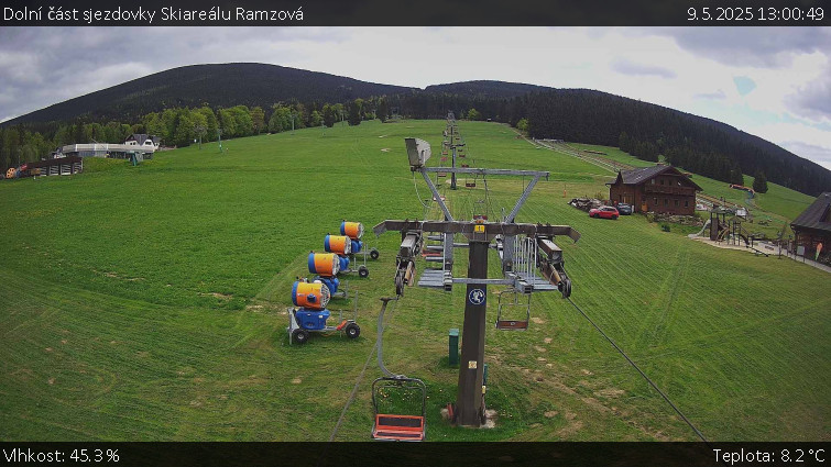 Skiarena R3 Ramzová - Dolní část sjezdovky Skiareálu Ramzová - 9.5.2025 v 13:00 Skiarena R3 Ramzová - Dolní část sjezdovky Skiareálu Ramzová - 9.5.2025 v 13:00