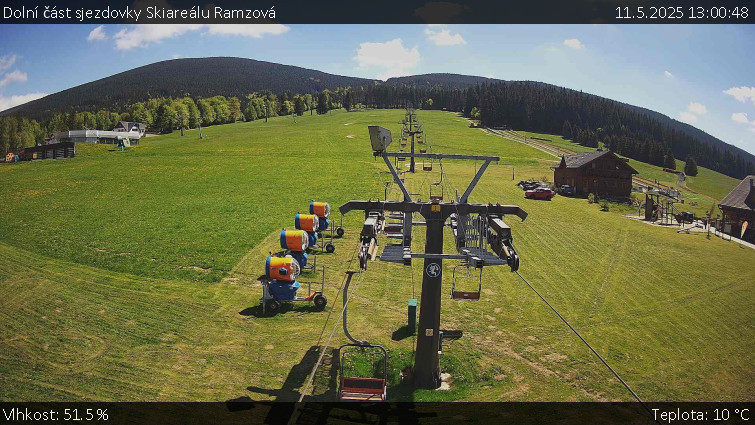 Skiarena R3 Ramzová - Dolní část sjezdovky Skiareálu Ramzová - 11.5.2025 v 13:00 Skiarena R3 Ramzová - Dolní část sjezdovky Skiareálu Ramzová - 11.5.2025 v 13:00