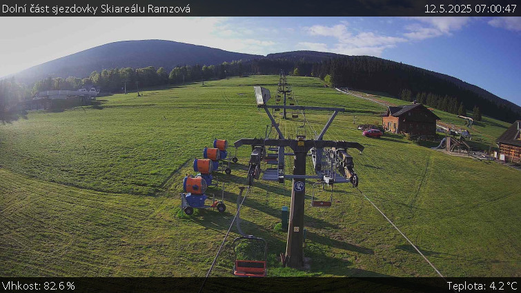 Skiarena R3 Ramzová - Dolní část sjezdovky Skiareálu Ramzová - 12.5.2025 v 07:00 Skiarena R3 Ramzová - Dolní část sjezdovky Skiareálu Ramzová - 12.5.2025 v 07:00
