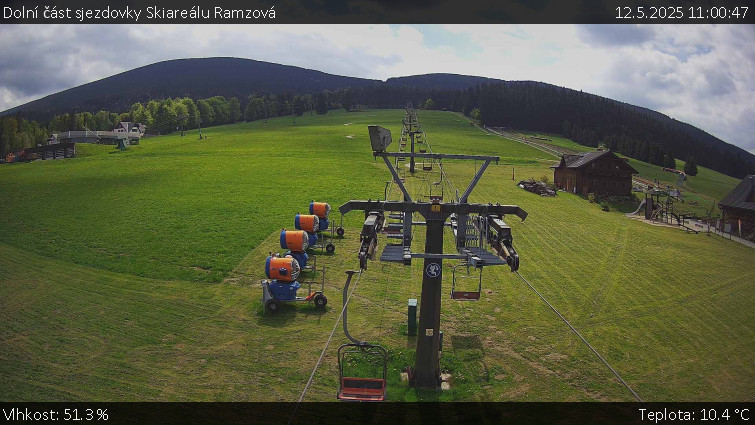 Skiarena R3 Ramzová - Dolní část sjezdovky Skiareálu Ramzová - 12.5.2025 v 11:00 Skiarena R3 Ramzová - Dolní část sjezdovky Skiareálu Ramzová - 12.5.2025 v 11:00