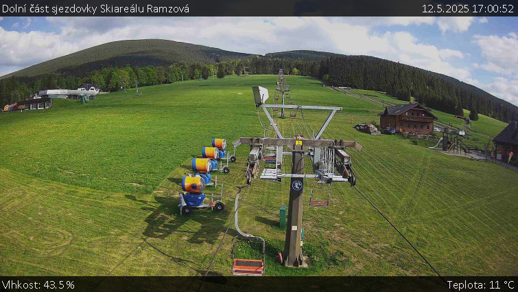 Skiarena R3 Ramzová - Dolní část sjezdovky Skiareálu Ramzová - 12.5.2025 v 17:00 Skiarena R3 Ramzová - Dolní část sjezdovky Skiareálu Ramzová - 12.5.2025 v 17:00