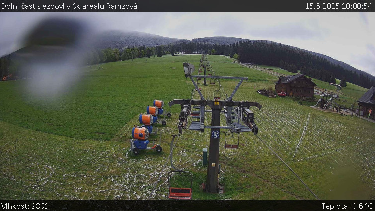 Skiarena R3 Ramzová - Dolní část sjezdovky Skiareálu Ramzová - 15.5.2025 v 10:00 Skiarena R3 Ramzová - Dolní část sjezdovky Skiareálu Ramzová - 15.5.2025 v 10:00