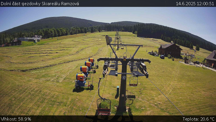 Skiarena R3 Ramzová - Dolní část sjezdovky Skiareálu Ramzová - 14.6.2025 v 12:00 Skiarena R3 Ramzová - Dolní část sjezdovky Skiareálu Ramzová - 14.6.2025 v 12:00