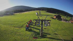 Skiarena R3 Ramzová - Dolní část sjezdovky Skiareálu Ramzová - 1.7.2025 v 07:00