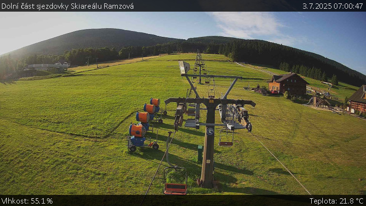 Skiarena R3 Ramzová - Dolní část sjezdovky Skiareálu Ramzová - 3.7.2025 v 07:00