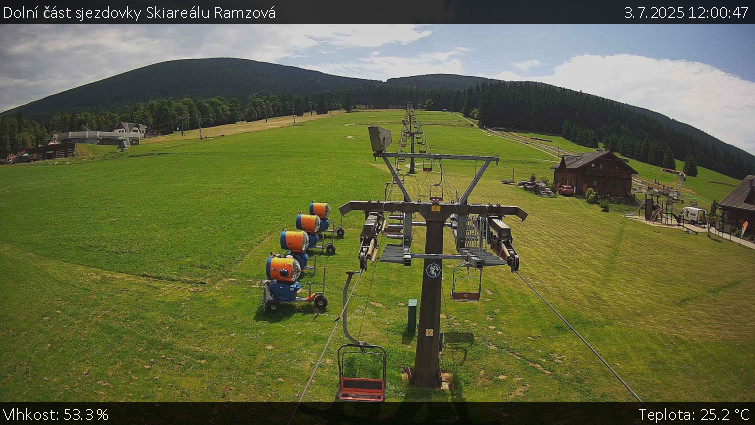 Skiarena R3 Ramzová - Dolní část sjezdovky Skiareálu Ramzová - 3.7.2025 v 12:00