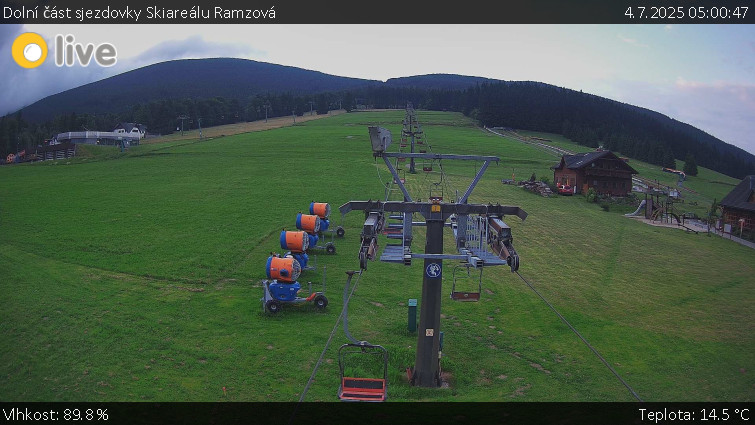 Skiarena R3 Ramzová - Dolní část sjezdovky Skiareálu Ramzová - 4.7.2025 v 05:00 Skiarena R3 Ramzová - Dolní část sjezdovky Skiareálu Ramzová - 4.7.2025 v 05:00