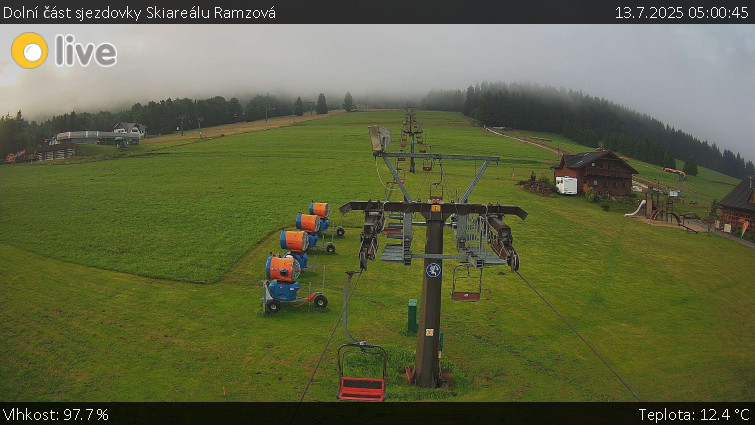 Skiarena R3 Ramzová - Dolní část sjezdovky Skiareálu Ramzová - 13.7.2025 v 05:00 Skiarena R3 Ramzová - Dolní část sjezdovky Skiareálu Ramzová - 13.7.2025 v 05:00