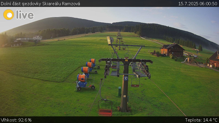 Skiarena R3 Ramzová - Dolní část sjezdovky Skiareálu Ramzová - 15.7.2025 v 06:00 Skiarena R3 Ramzová - Dolní část sjezdovky Skiareálu Ramzová - 15.7.2025 v 06:00