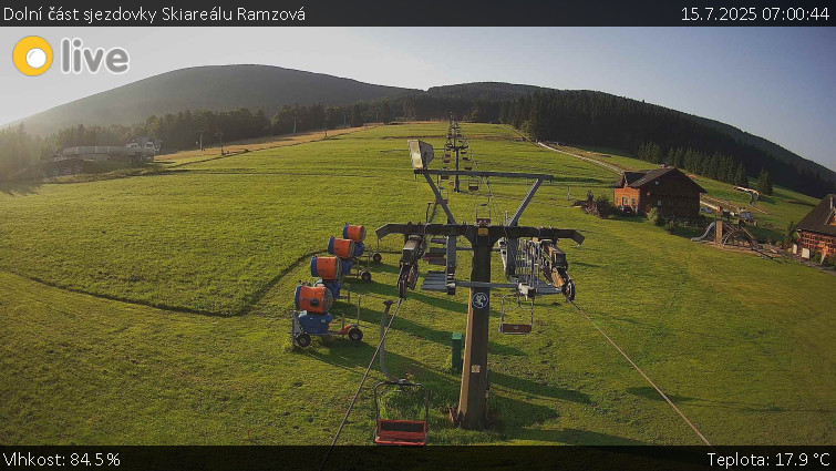 Skiarena R3 Ramzová - Dolní část sjezdovky Skiareálu Ramzová - 15.7.2025 v 07:00 Skiarena R3 Ramzová - Dolní část sjezdovky Skiareálu Ramzová - 15.7.2025 v 07:00