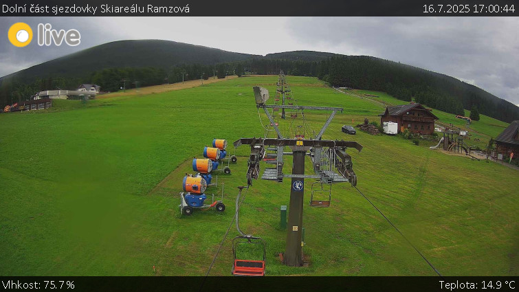 Skiarena R3 Ramzová - Dolní část sjezdovky Skiareálu Ramzová - 16.7.2025 v 17:00 Skiarena R3 Ramzová - Dolní část sjezdovky Skiareálu Ramzová - 16.7.2025 v 17:00