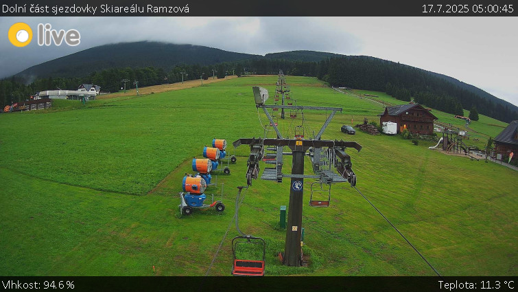 Skiarena R3 Ramzová - Dolní část sjezdovky Skiareálu Ramzová - 17.7.2025 v 05:00 Skiarena R3 Ramzová - Dolní část sjezdovky Skiareálu Ramzová - 17.7.2025 v 05:00