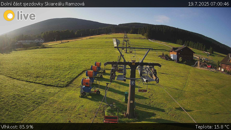 Skiarena R3 Ramzová - Dolní část sjezdovky Skiareálu Ramzová - 19.7.2025 v 07:00 Skiarena R3 Ramzová - Dolní část sjezdovky Skiareálu Ramzová - 19.7.2025 v 07:00