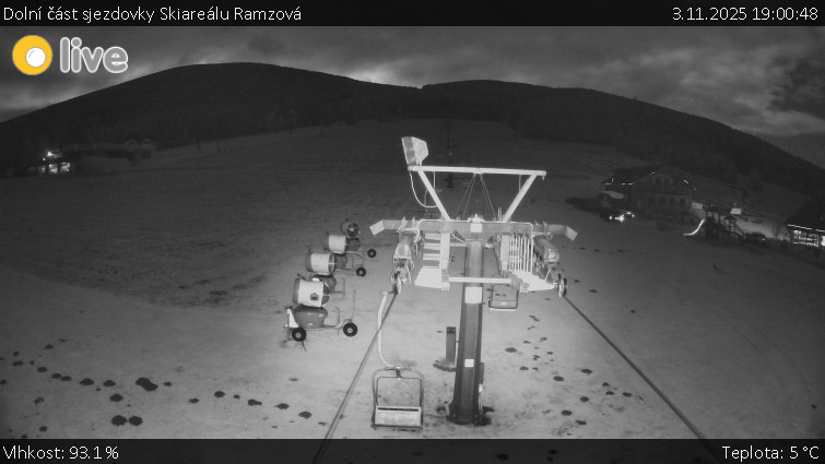 Horské atrakce Ramzová - Dolní část sjezdovky Skiareálu Ramzová - 3.11.2025 v 19:00