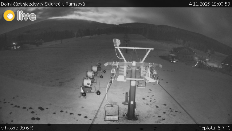 Horské atrakce Ramzová - Dolní část sjezdovky Skiareálu Ramzová - 4.11.2025 v 19:00