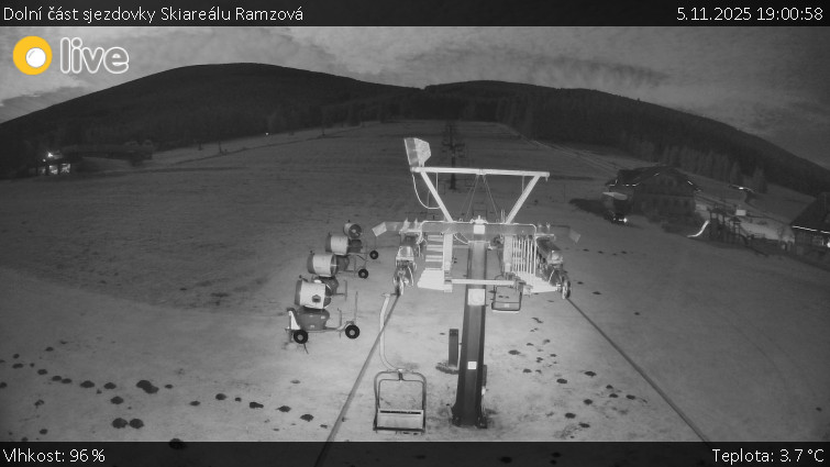 Horské atrakce Ramzová - Dolní část sjezdovky Skiareálu Ramzová - 5.11.2025 v 19:00