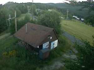 Skiareál Troják - Kamera na svahu B, horní stanice - 1.7.2025 v 04:49