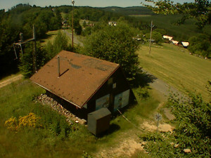 Skiareál Troják - Kamera na svahu B, horní stanice - 1.7.2025 v 10:59