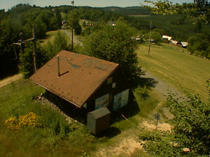 Skiareál Troják - Kamera na svahu B, horní stanice - 1.7.2025 v 11:59