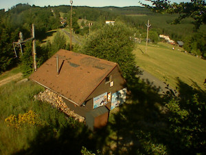 Skiareál Troják - Kamera na svahu B, horní stanice - 2.7.2025 v 07:59