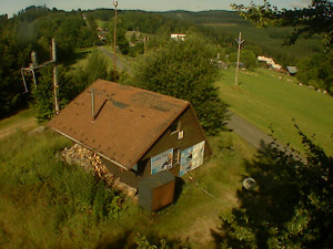 Skiareál Troják - Kamera na svahu B, horní stanice - 19.7.2025 v 08:49