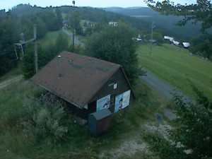 Skiareál Troják - Kamera na svahu B, horní stanice - 17.8.2025 v 05:49