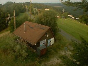 Skiareál Troják - Kamera na svahu B, horní stanice - 17.8.2025 v 06:49
