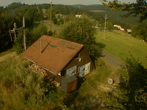 Skiareál Troják - Kamera na svahu B, horní stanice - 17.8.2025 v 08:49