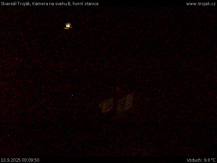Skiareál Troják - Kamera na svahu B, horní stanice - 13.9.2025 v 03:09
