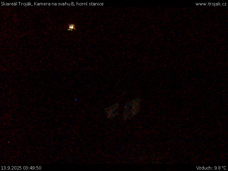 Skiareál Troják - Kamera na svahu B, horní stanice - 13.9.2025 v 03:49