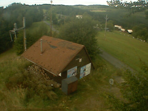Skiareál Troják - Kamera na svahu B, horní stanice - 15.9.2025 v 08:49