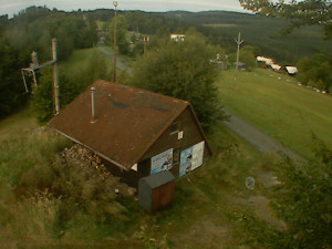 Skiareál Troják - Kamera na svahu B, horní stanice - 18.9.2025 v 07:49