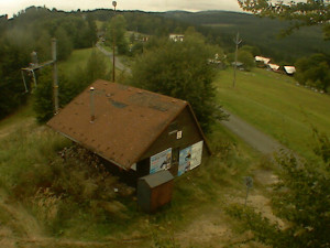 Skiareál Troják - Kamera na svahu B, horní stanice - 18.9.2025 v 13:19
