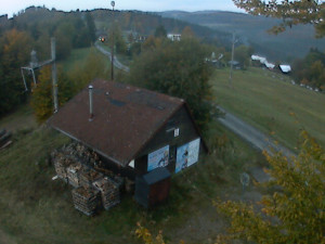 Skiareál Troják - Kamera na svahu B, horní stanice - 16.10.2025 v 06:59