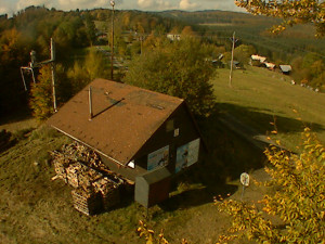 Skiareál Troják - Kamera na svahu B, horní stanice - 16.10.2025 v 10:19