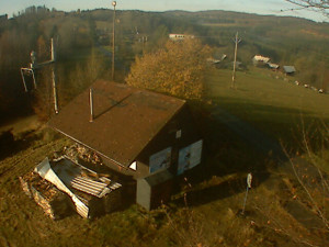 Skiareál Troják - Kamera na svahu B, horní stanice - 4.11.2025 v 08:49