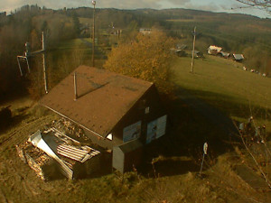 Skiareál Troják - Kamera na svahu B, horní stanice - 4.11.2025 v 09:49